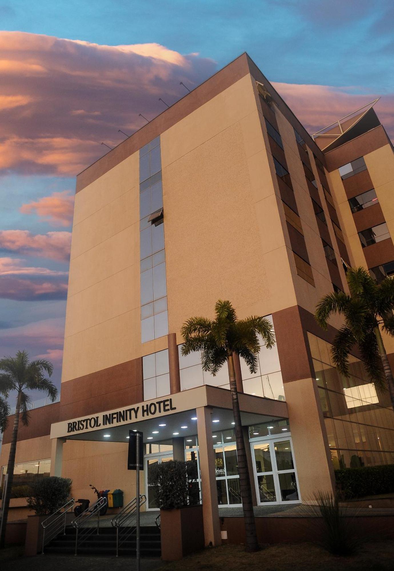 Bristol Infinity Rio Claro Hotel Екстериор снимка